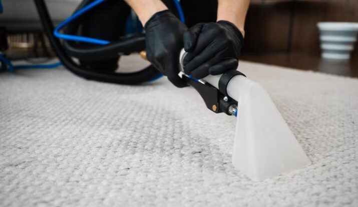 using-extractor-wash-off-carpet-from-dust-stains-extractor-washing-carpet-cleaner-is-using-extractor-clean-carpet-home