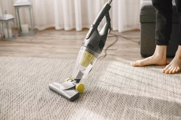 imgi_18_girl-cleaning-house-with-vacuum-cleaner_1157-46766